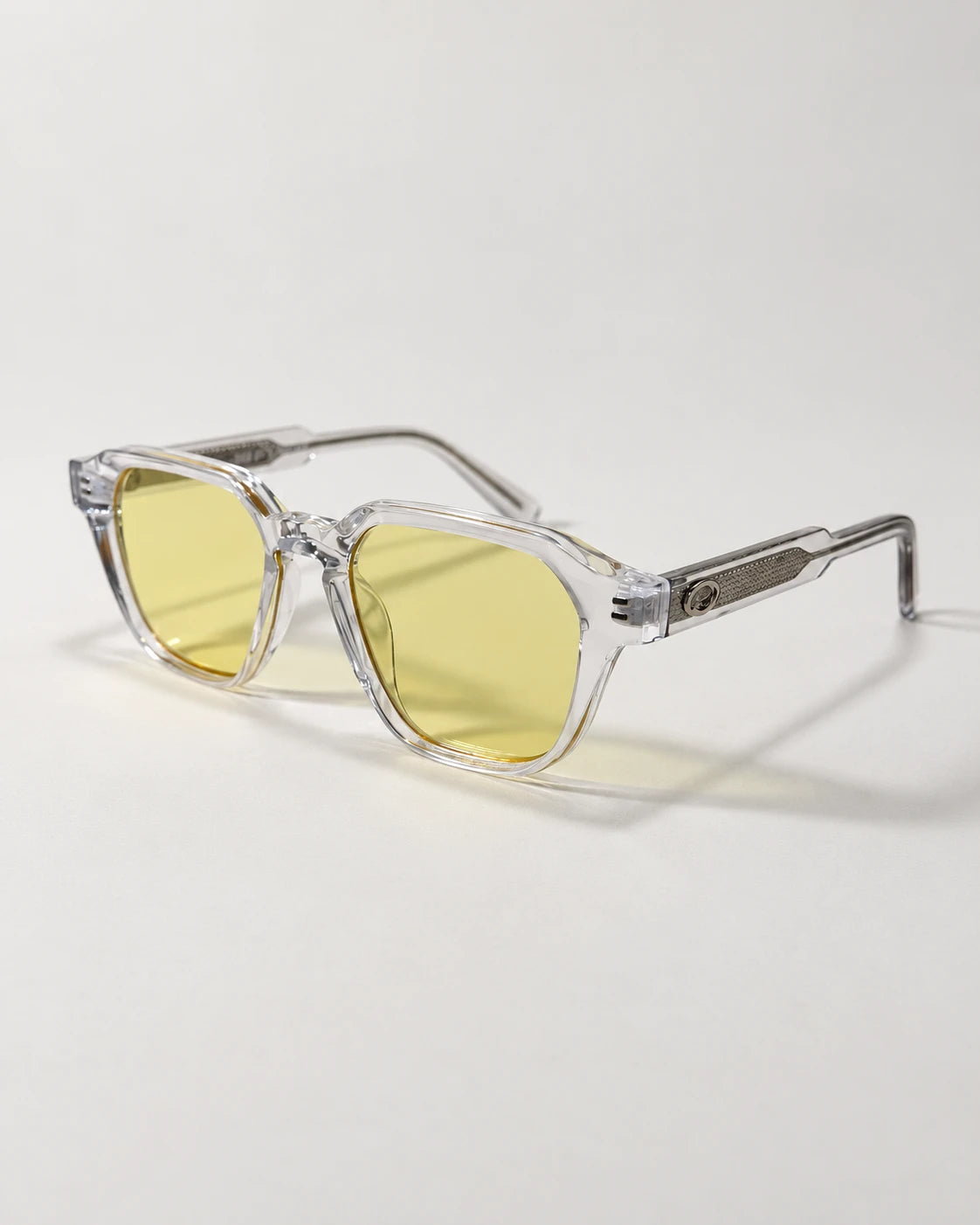 AUR-001-BB C3, clear / yellow, three-quarter view.