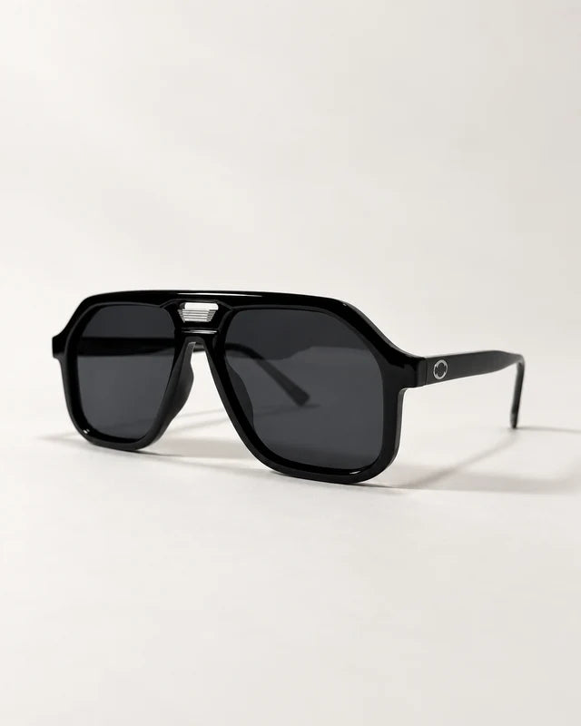 AUR-002 C6, black / smoke, three-quarter view.