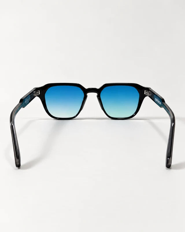 AUR-001 C6, black / pink mirror, rear view. Blue reverse of the same pink flash-mirror pair.
