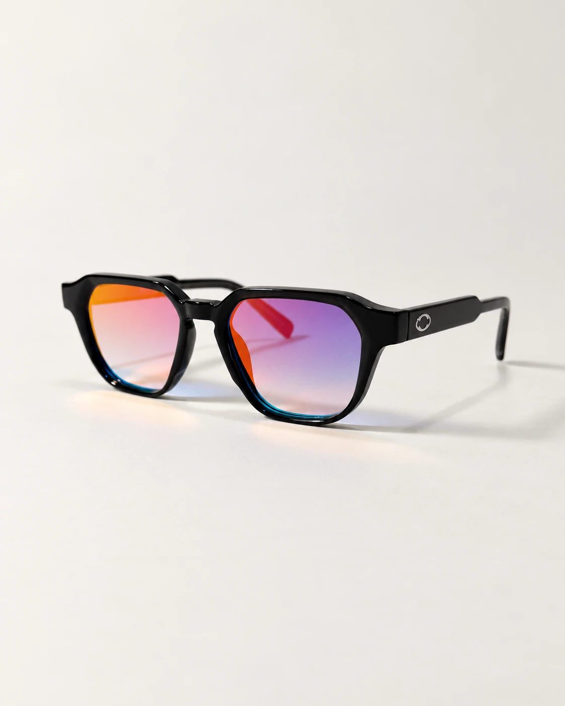 AUR-001 C6, black / pink mirror, three-quarter view.